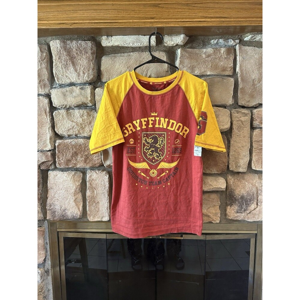 NWT Universal Studios Harry Potter Gryffindor Quidditch Raglan T-Shirt S Unisex